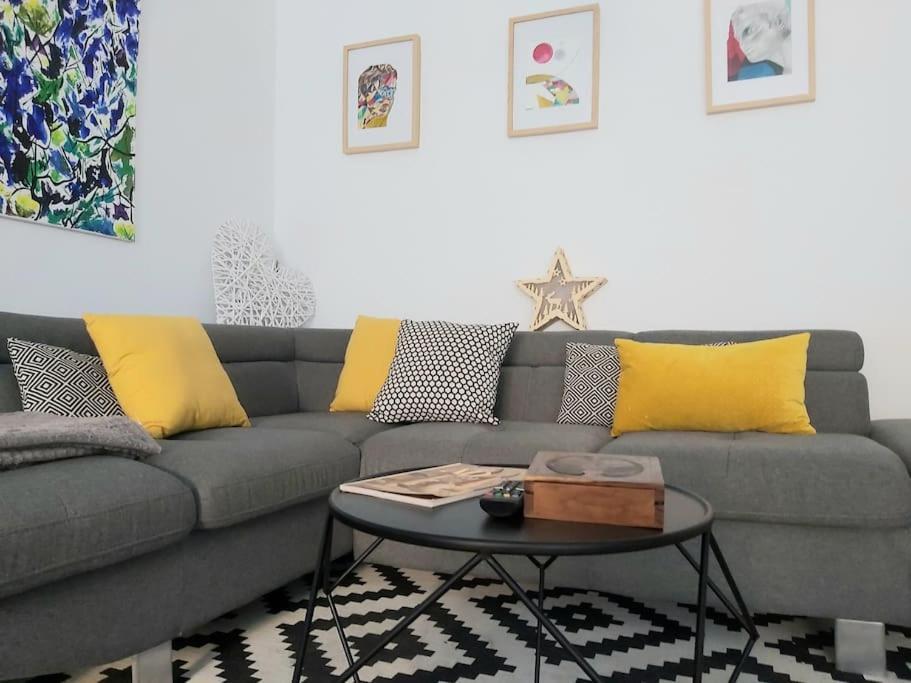 Luminoso Apartamento En El Centro, Con Mucho Arte Севилья Экстерьер фото
