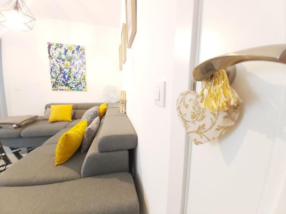 Luminoso Apartamento En El Centro, Con Mucho Arte Севилья Экстерьер фото